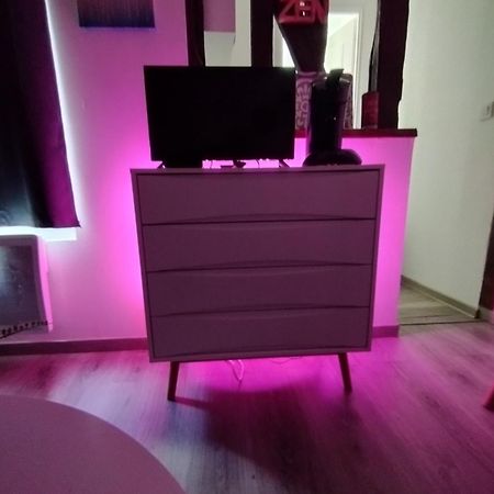 Studio Charmant Confortable Tv Centre Ville Louviers Exterior foto