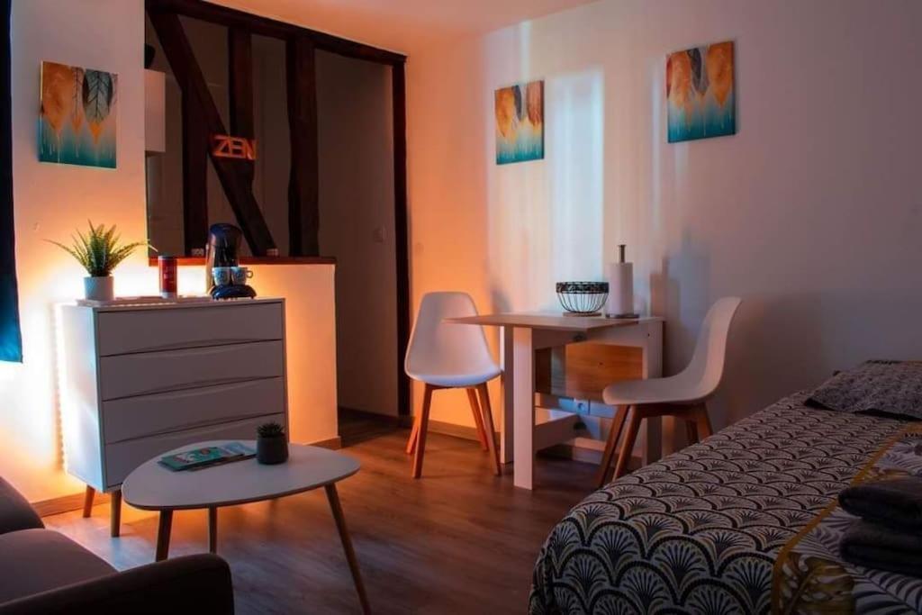 Studio Charmant Confortable Tv Centre Ville Louviers Exterior foto